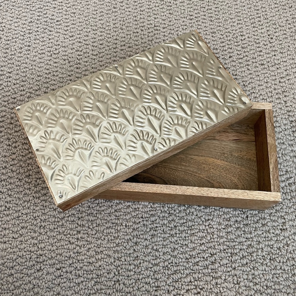Decorative storage box